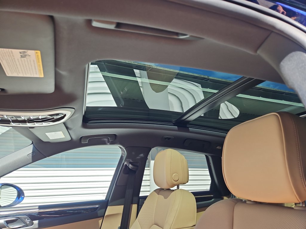 Certified 2026 Porsche Macan AWD/4WD image 16