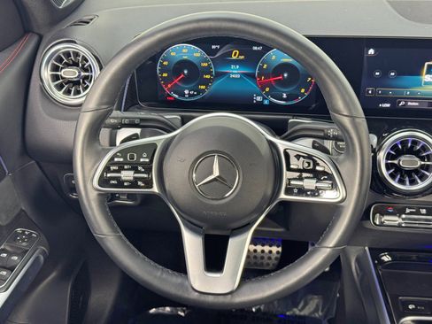 Used 2022 Mercedes-Benz GLB 250 image 21