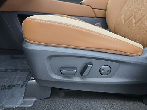 New 2026 Nissan Pathfinder Platinum image 30