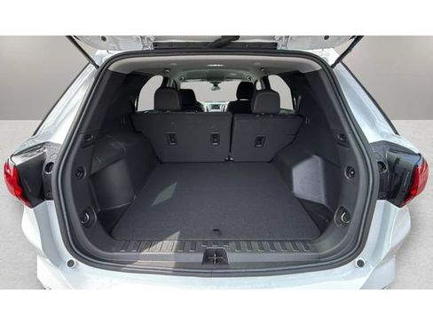 Used 2024 Chevrolet Equinox LS FWD image 32