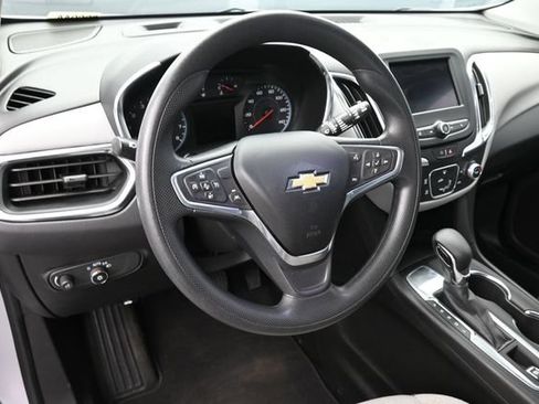 Used 2022 Chevrolet Equinox LS FWD image 24
