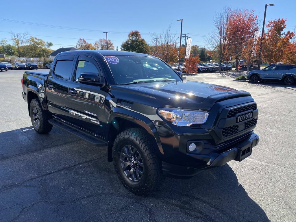 Used 2022 Toyota Tacoma SR5 AWD/4WD image 9