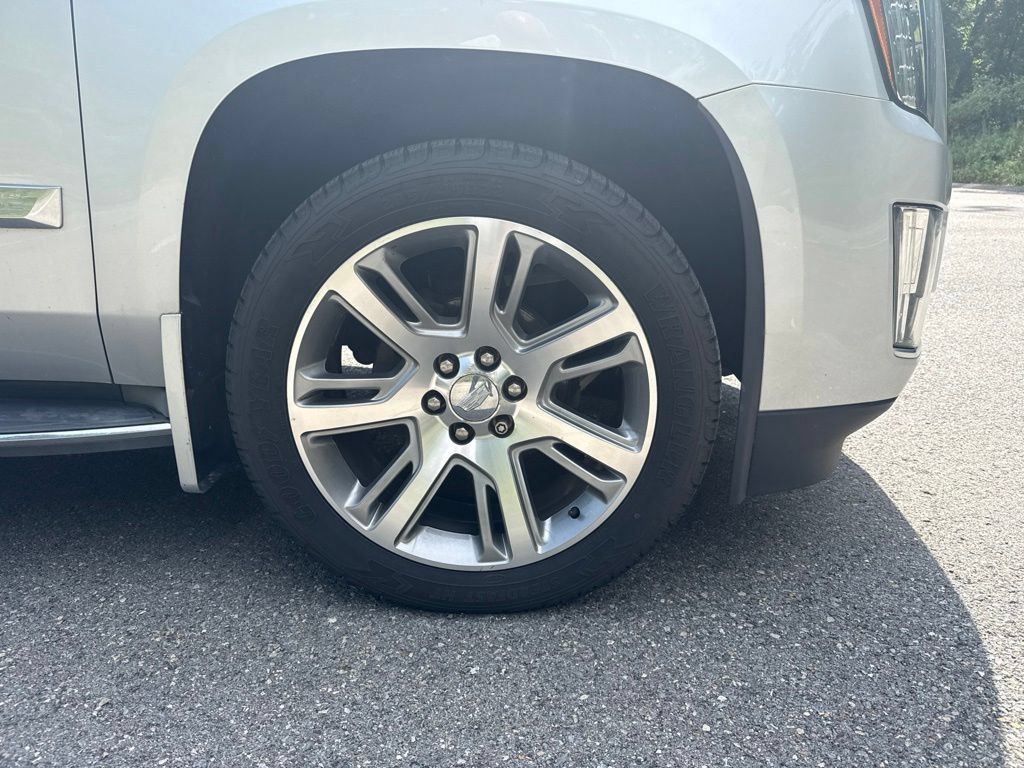 Used 2016 Cadillac Escalade Luxury AWD/4WD image 5