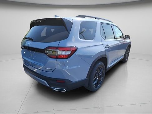 New 2025 Honda Pilot Touring image 8
