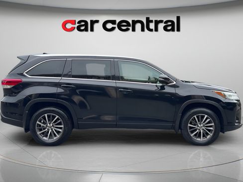Used 2018 Toyota Highlander XLE AWD/4WD image 6
