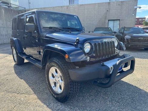 Used 2013 Jeep Wrangler Unlimited Sahara w/ Dual Top Group AWD/4WD image 9
