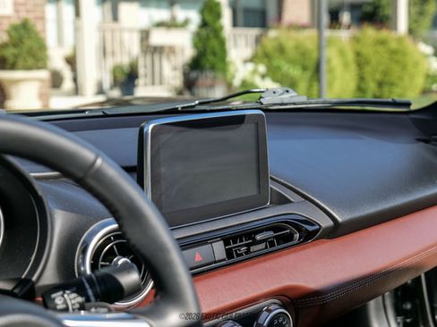 Used 2017 MAZDA MX-5 Miata RF Grand Touring RWD image 32
