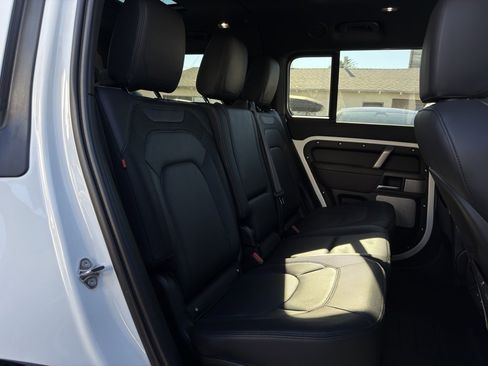 Used 2024 Land Rover Defender 130 X-Dynamic SE image 41