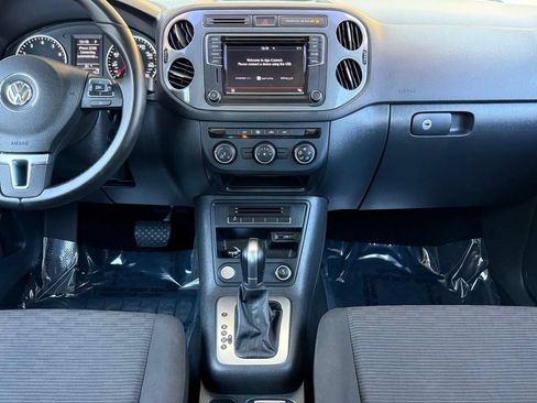 Used 2017 Volkswagen Tiguan Limited w/ Premium Package FWD image 28