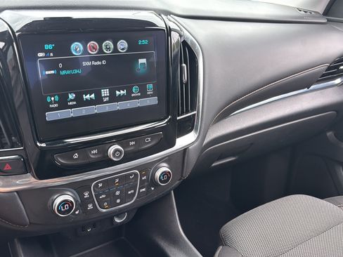 Used 2018 Chevrolet Traverse LT FWD image 29