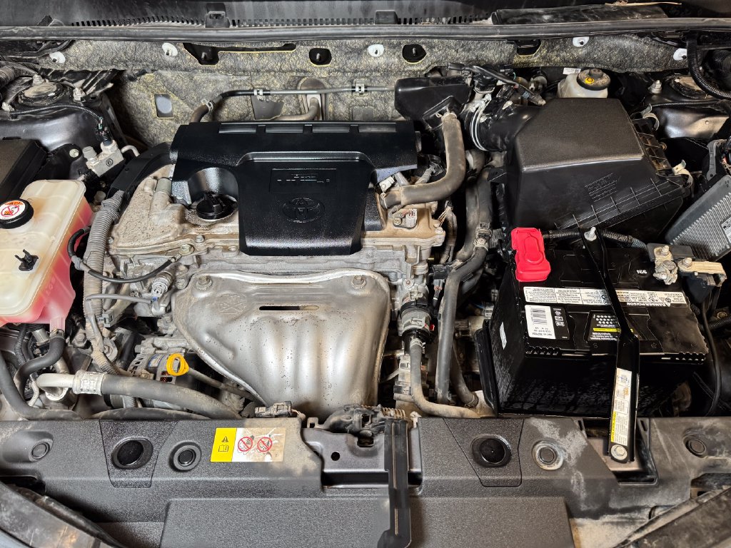 Used 2018 Toyota RAV4 LE w/ Carpet Mat Package FWD image 23