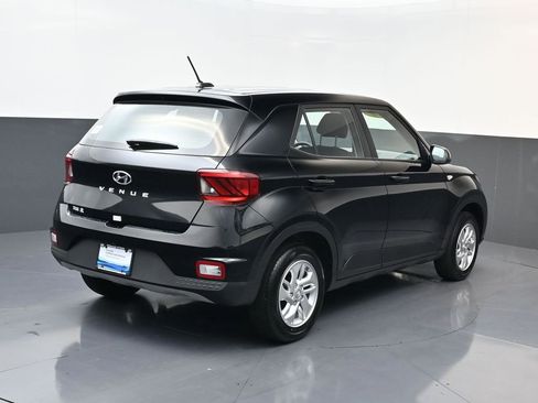 Used 2026 Hyundai Venue SE FWD image 4