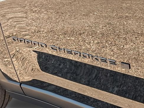 Certified 2023 Jeep Grand Cherokee L Limited w/ Luxury Tech Group II AWD/4WD image 32