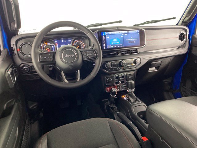 Used 2025 Jeep Wrangler Unlimited Rubicon w/ Convenience Group AWD/4WD image 33