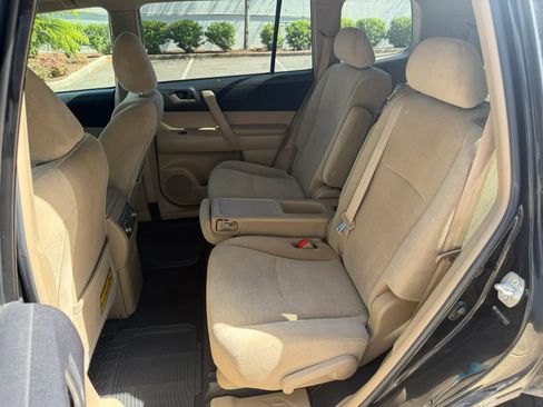 Used 2011 Toyota Highlander 4WD w/ Tech Pkg image 21