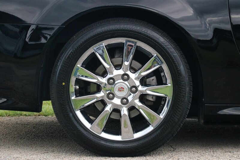 Used 2009 Cadillac XLR RWD image 38