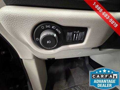 Used 2018 Chrysler Pacifica Touring-L image 23