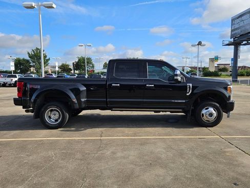 Used 2017 Ford F350 Platinum w/ Platinum Ultimate Package AWD/4WD image 4