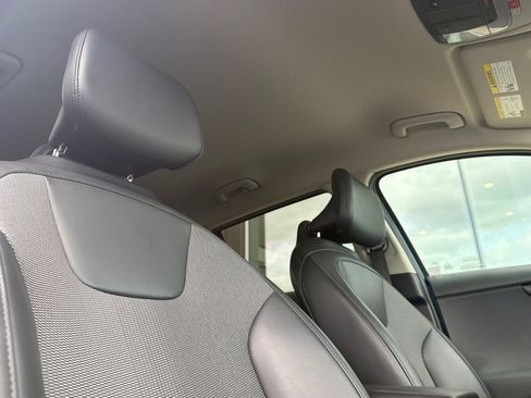 Used 2023 Kia Niro Wind FWD image 16