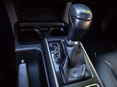 Used 2018 Toyota Tacoma TRD Sport image 30