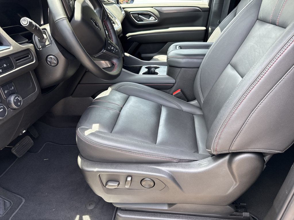 Used 2024 Chevrolet Suburban RST w/ Luxury Package AWD/4WD image 9