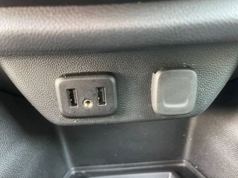 Used 2023 Chevrolet Traverse LT image 17