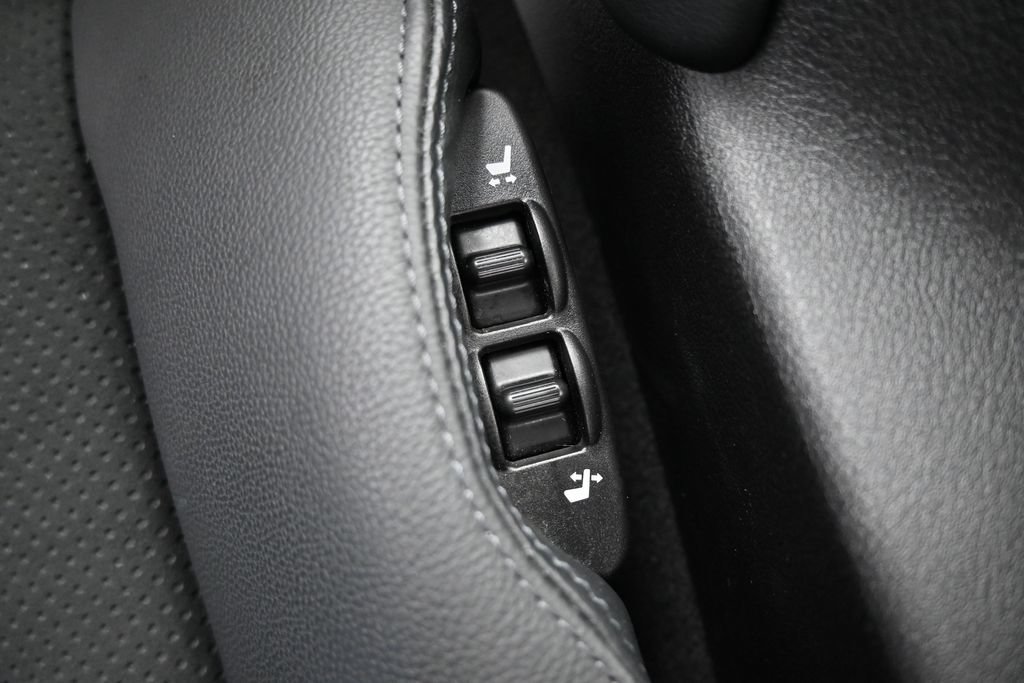 Used 2025 Nissan Z Performance w/ Floor Mat Package RWD image 25