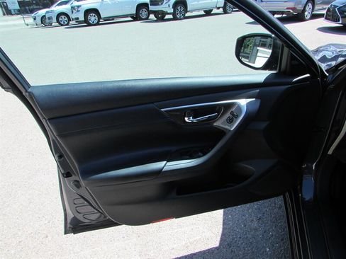 Used 2013 Nissan Altima 2.5 SL w/ Technology Pkg FWD image 10