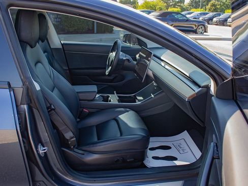 Used 2020 Tesla Model 3 Standard Range Plus RWD image 18