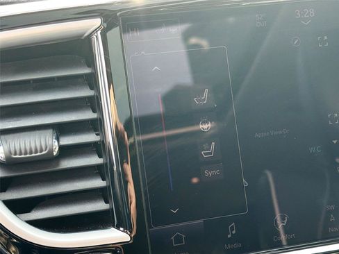 Used 2023 Chrysler Pacifica Limited image 22