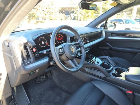 Used 2024 Porsche Cayenne image 23