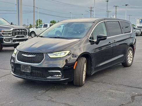 Used 2024 Chrysler Pacifica Touring-L FWD image 54