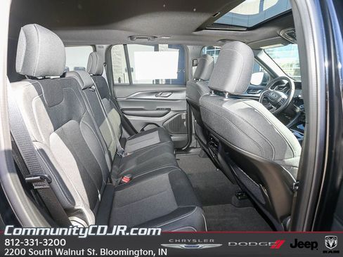 New 2025 Jeep Grand Cherokee Laredo X w/ Luxury Tech Group I image 19