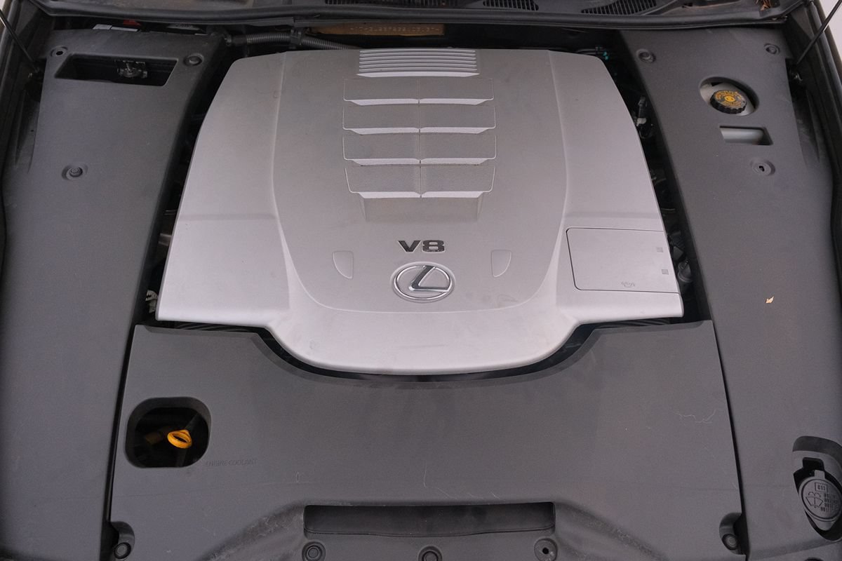 Used 2011 Lexus LS 460 w/ Comfort Pkg RWD image 9