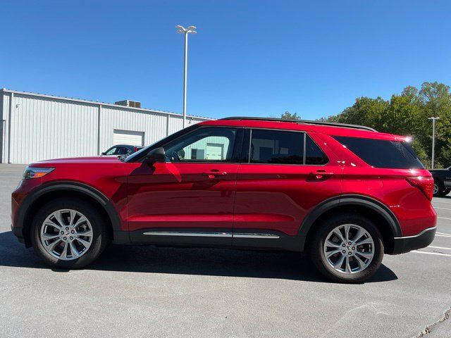 Used 2020 Ford Explorer XLT w/ Equipment Group 202A AWD/4WD image 2