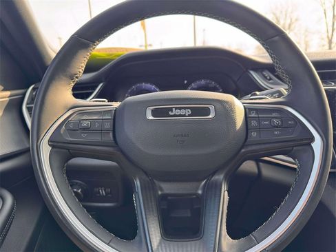 Used 2024 Jeep Grand Cherokee L Laredo image 16