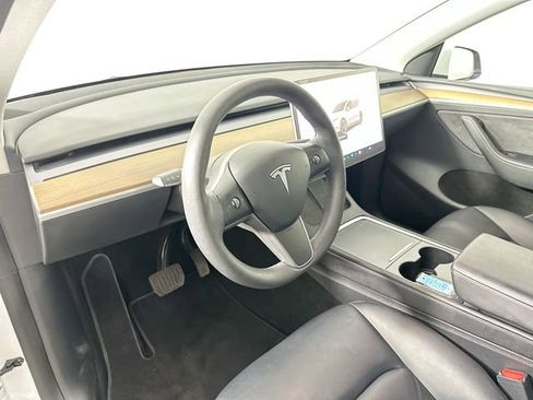 Used 2023 Tesla Model Y Long Range image 18