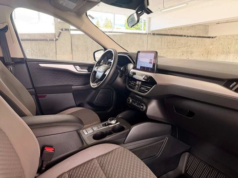 Used 2020 Ford Escape SE FWD image 25