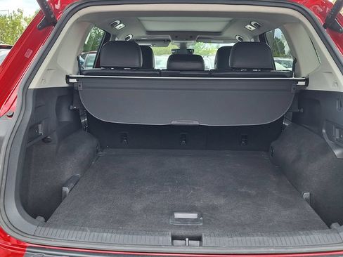 Used 2022 Volkswagen Tiguan SE AWD/4WD image 28