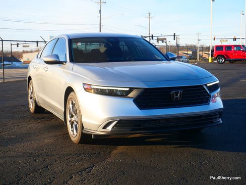 Used 2023 Honda Accord EX image 15