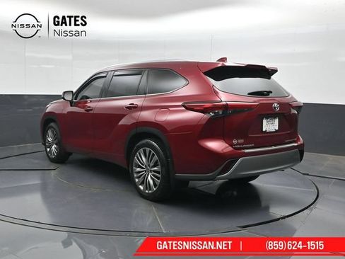 Used 2021 Toyota Highlander Platinum AWD/4WD image 8