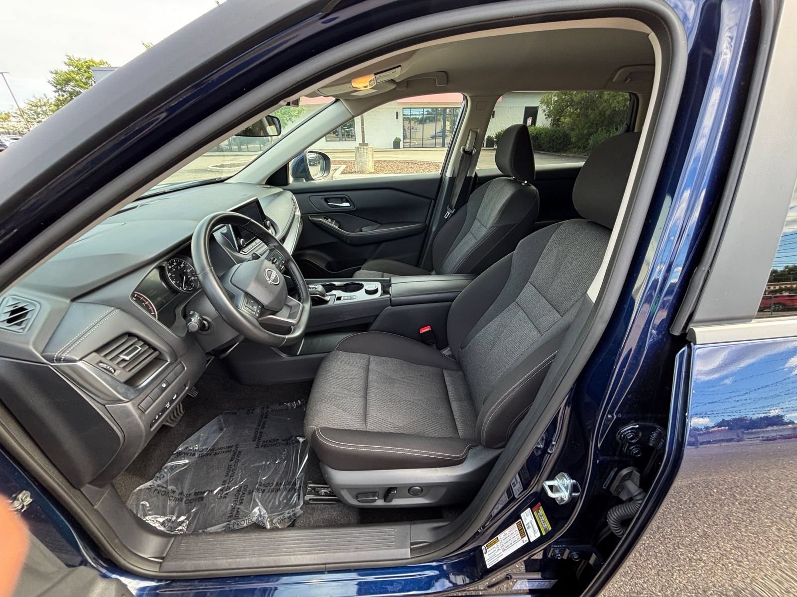 Used 2025 Nissan Rogue SV AWD/4WD image 29
