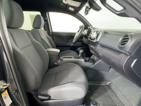 Used 2019 Toyota Tacoma TRD Sport image 30