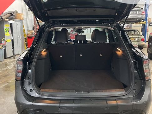 Certified 2025 Nissan Kicks SR image 32