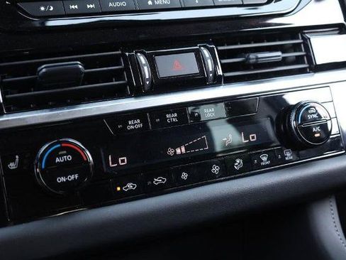 Used 2025 Nissan Pathfinder SV w/ SV Premium Package FWD image 17