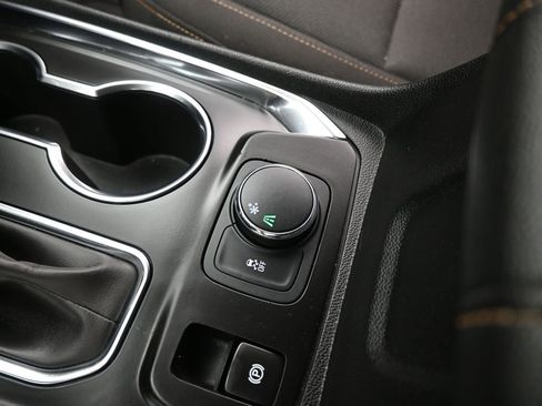 Used 2021 Chevrolet Traverse LT image 17