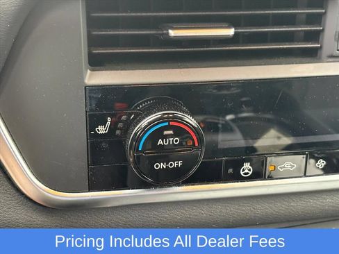 Used 2024 Nissan Rogue SV w/ SV Premium Package AWD/4WD image 13