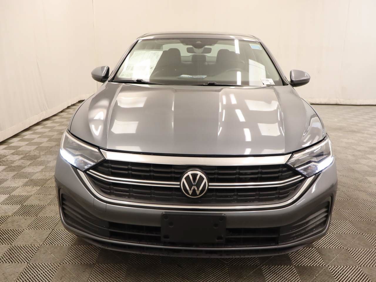 Used 2024 Volkswagen Jetta SE FWD image 4