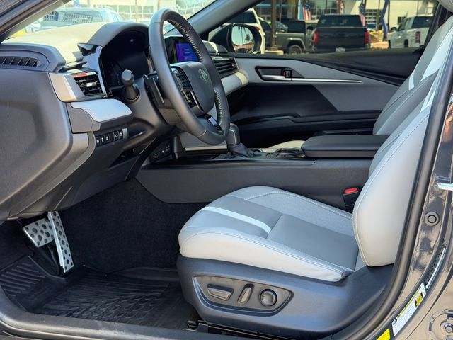 Used 2025 Toyota Camry SE FWD image 15