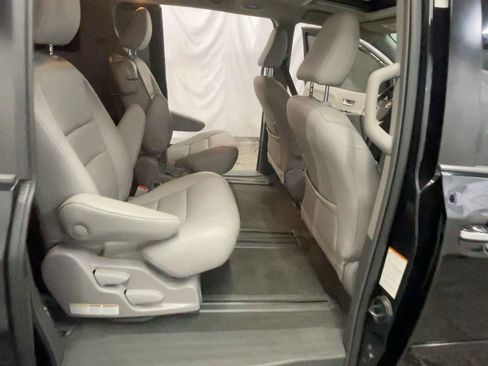 Used 2018 Toyota Sienna XLE FWD image 22